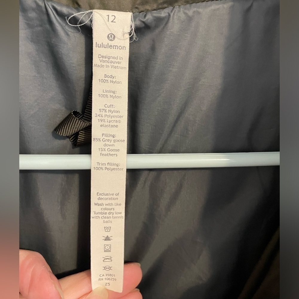 LULULEMON- Cloudscape Jacket size 12. Dark Olive / Gator Green / Green Twill - Picture 5 of 5